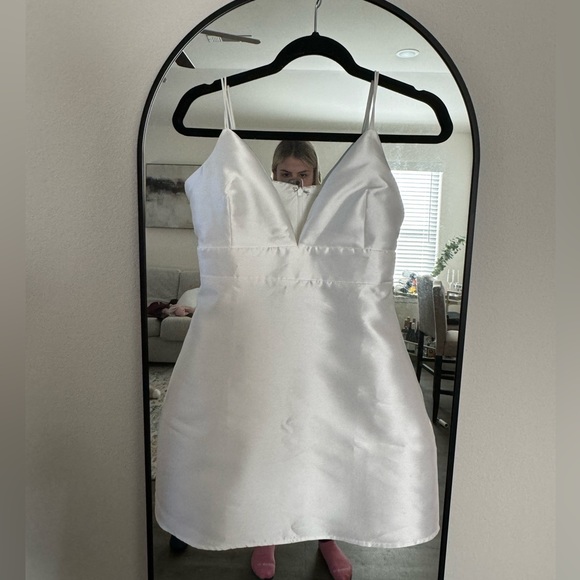 NEVER WORN Glamorous Life White Sleeveless Mini Dress - Picture 8 of 10